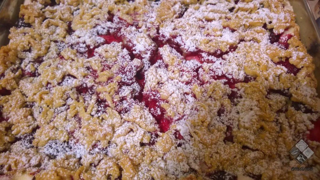 Ciasto z budyniową pianką i wiśniami Ciasto z budyniową pianką i wiśniami