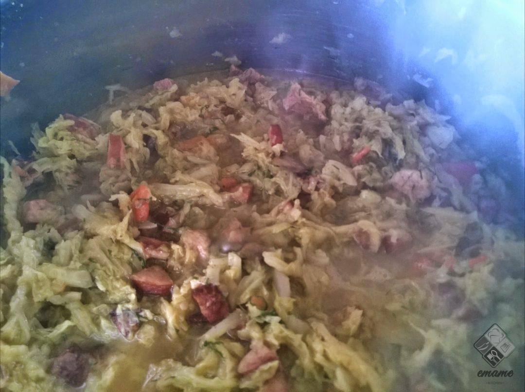 Delikatny bigos z kapusty włoskiej Delikatny bigos z kapusty włoskiej