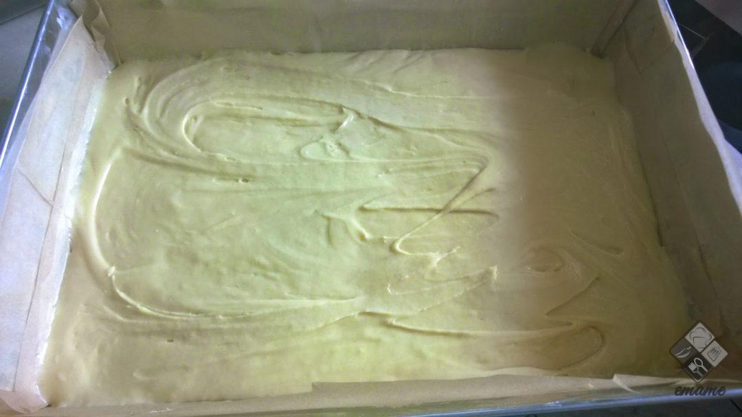 Łatwe ciasto z truskawkami i rabarbarem Łatwe ciasto z truskawkami i rabarbarem