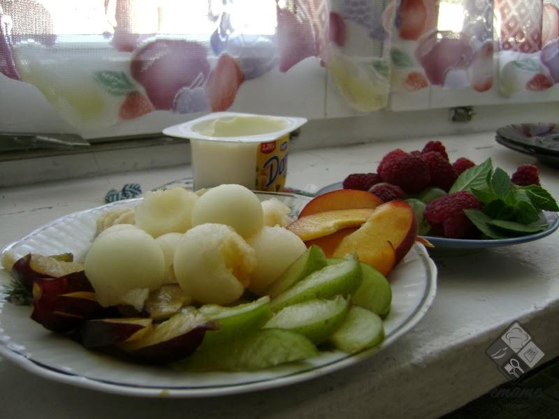 Naleśniki z serkiem i owocami Naleśniki z serkiem i owocami