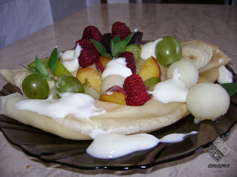 Naleśniki z serkiem i owocami Naleśniki z serkiem i owocami