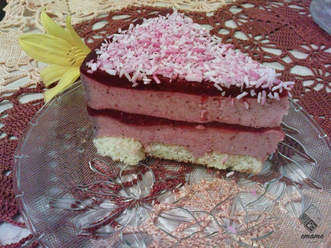 Truskawkowe ciasto bez pieczenia Truskawkowe ciasto bez pieczenia