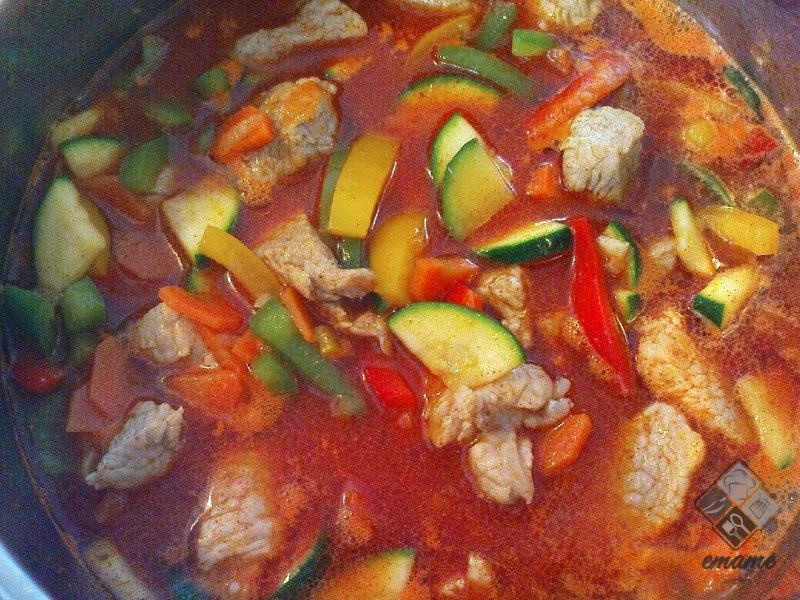 Gulasz po węgiersku Gulasz po węgiersku