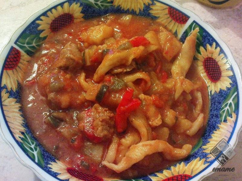 Gulasz po węgiersku Gulasz po węgiersku