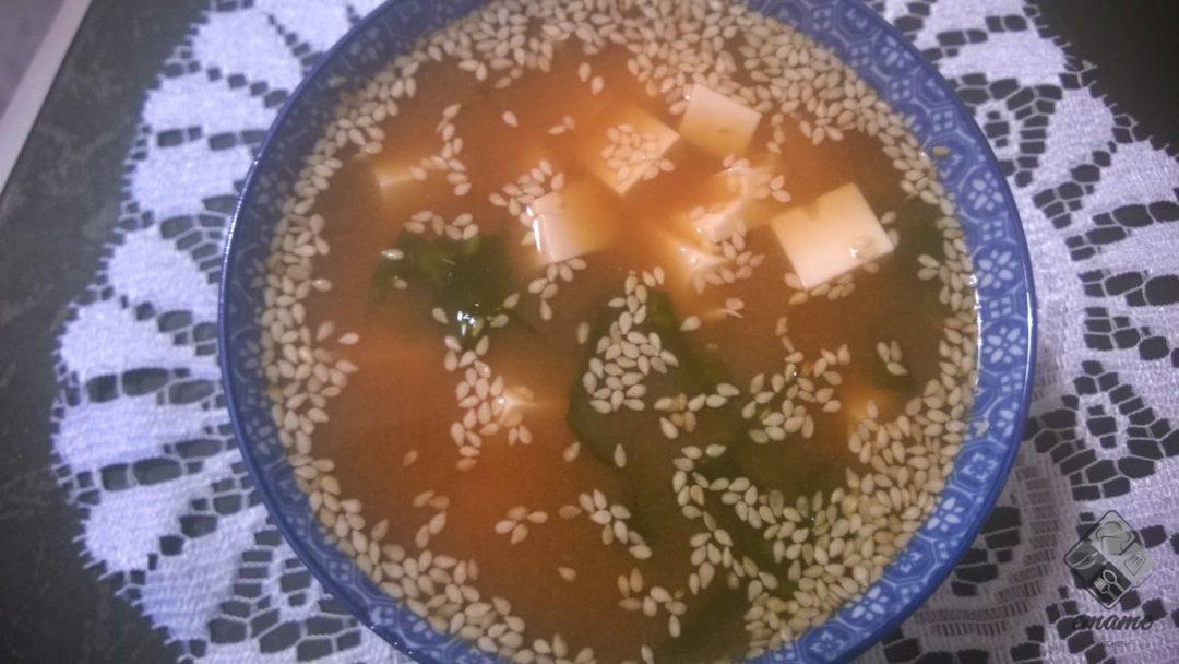 Zupa miso z wakame i tofu Zupa miso z wakame i tofu