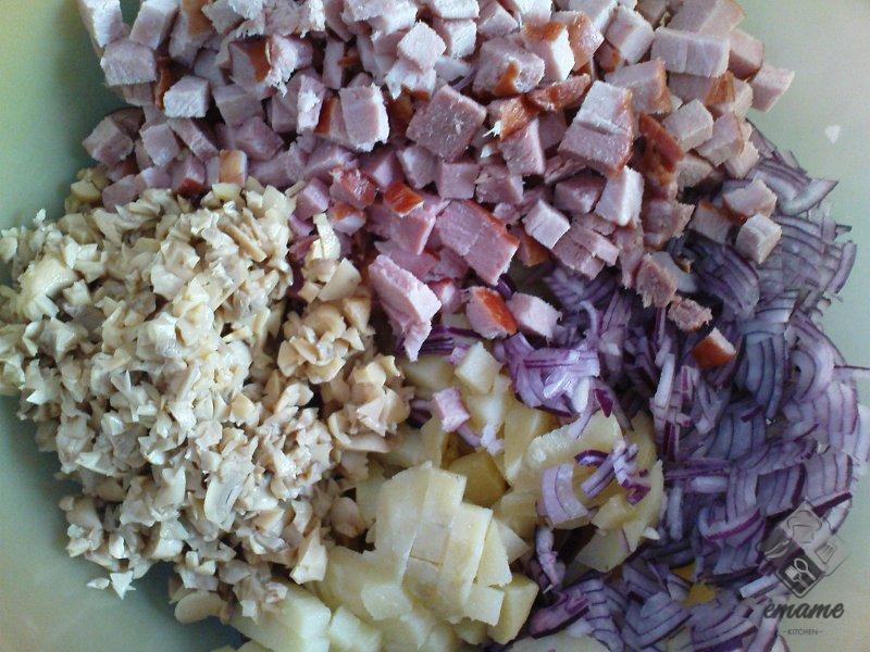 Sałatka z szynką i pieczarkami Sałatka z szynką i pieczarkami