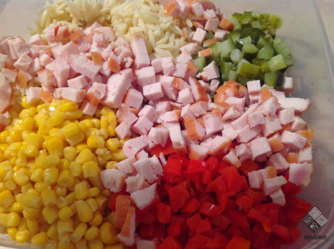 Pyszna prosta sałatka z makaronem Pyszna prosta sałatka z makaronem