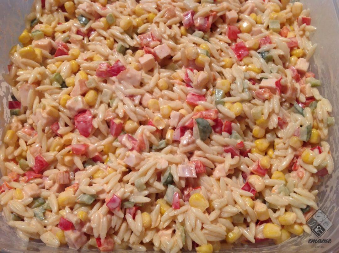 Pyszna prosta sałatka z makaronem Pyszna prosta sałatka z makaronem