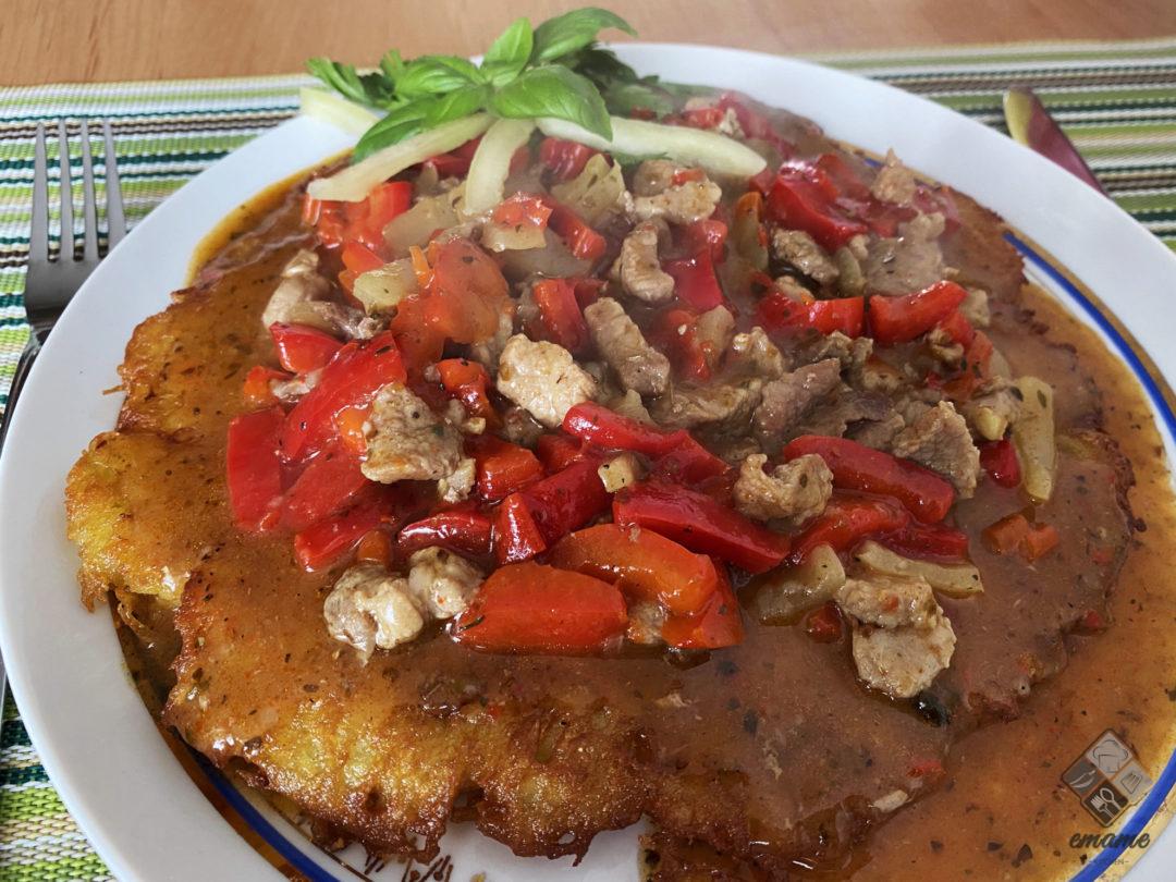 Placki ziemniaczane z sosem Placki ziemniaczane z sosem