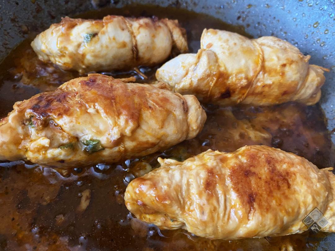 Roladki z kurczaka z czerwonym pesto Roladki z kurczaka z czerwonym pesto