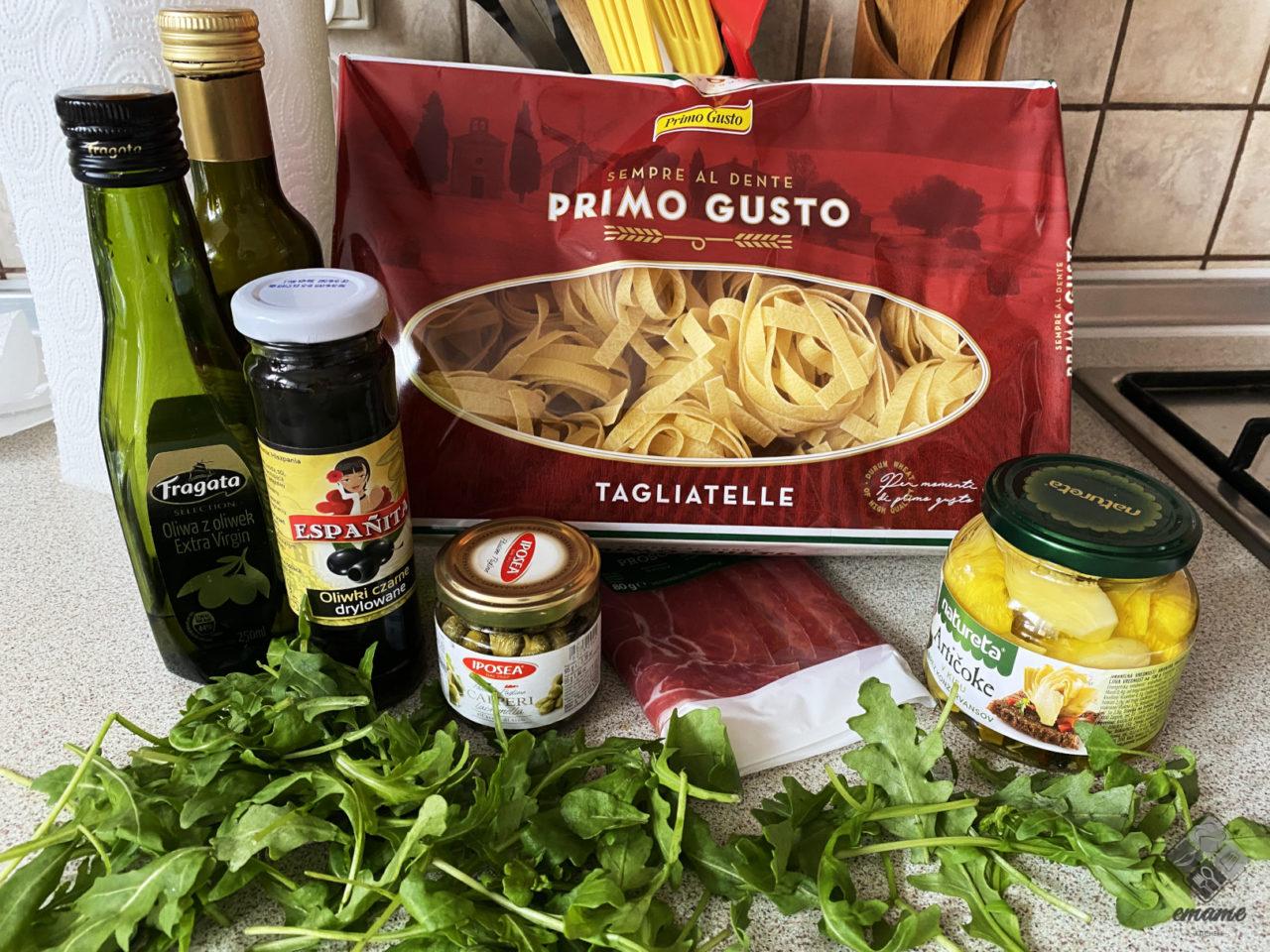 Tagiatelle z rukolą i szynką parmeńską Tagiatelle z rukolą i szynką parmeńską