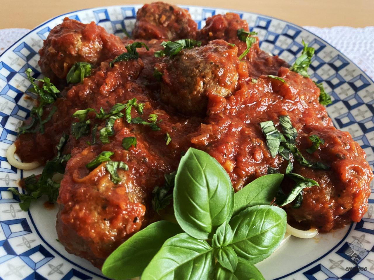 Spagetti z klopsikami wołowymi Spagetti z klopsikami wołowymi