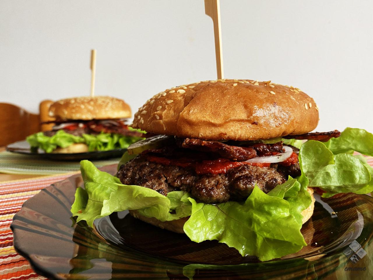 Tortilla z kurczakiem i sosem czosnkowym Domowy burger