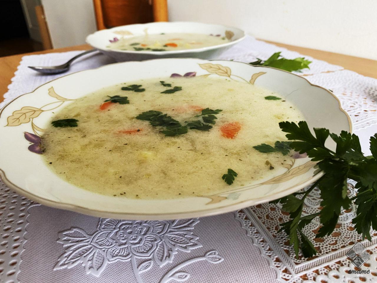 Zupa ogórkowa zabielana Zupa ogórkowa zabielana