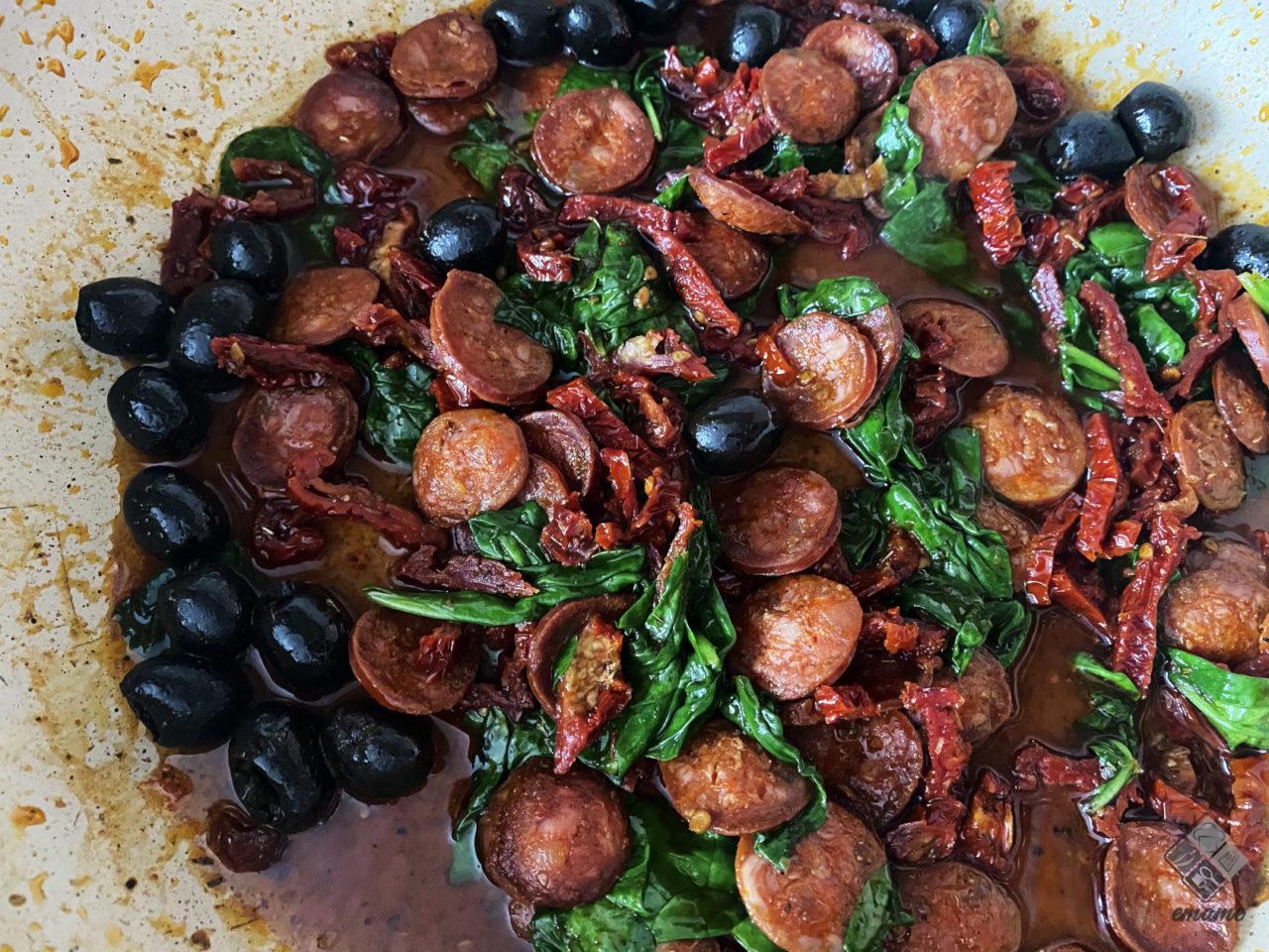 Makron z chorizo, pomidorami suszonymi Makron z chorizo, pomidorami suszonymi