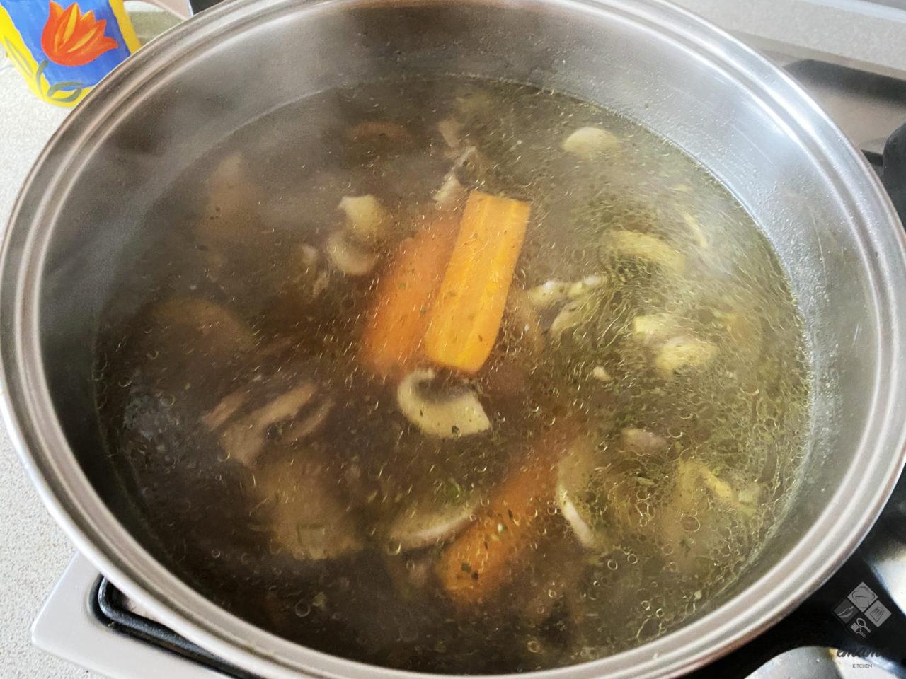 Zupa pieczarkowa z makaronem Zupa pieczarkowa z makaronem