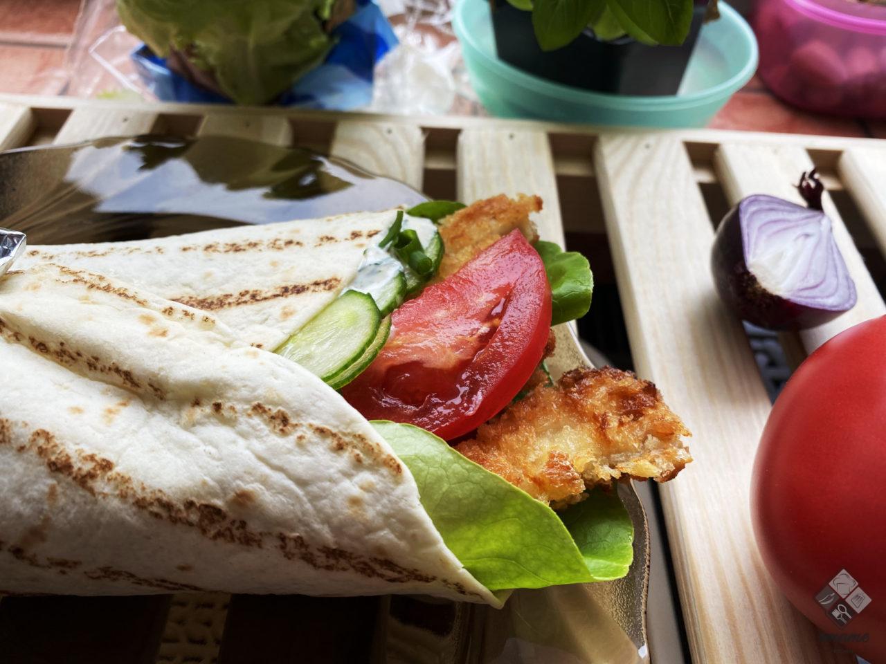 20201019_123911476_iOS Tortilla z kurczakiem i sosem czosnkowym